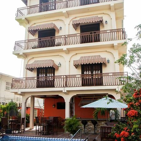 Windjammer International Cuisine & Comfort Inn Georgetown Exteriör bild
