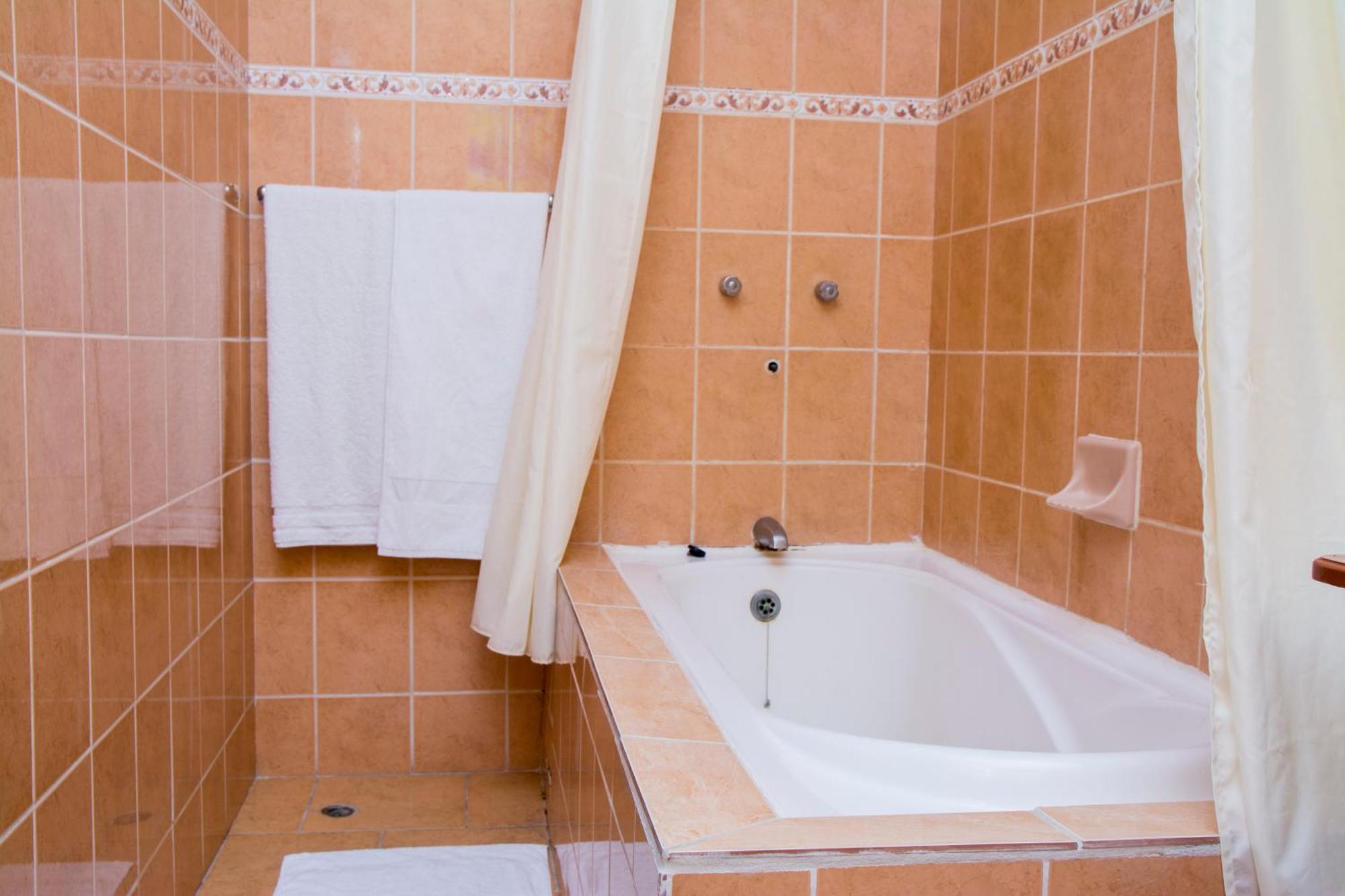 Windjammer International Cuisine & Comfort Inn Georgetown Rum bild
