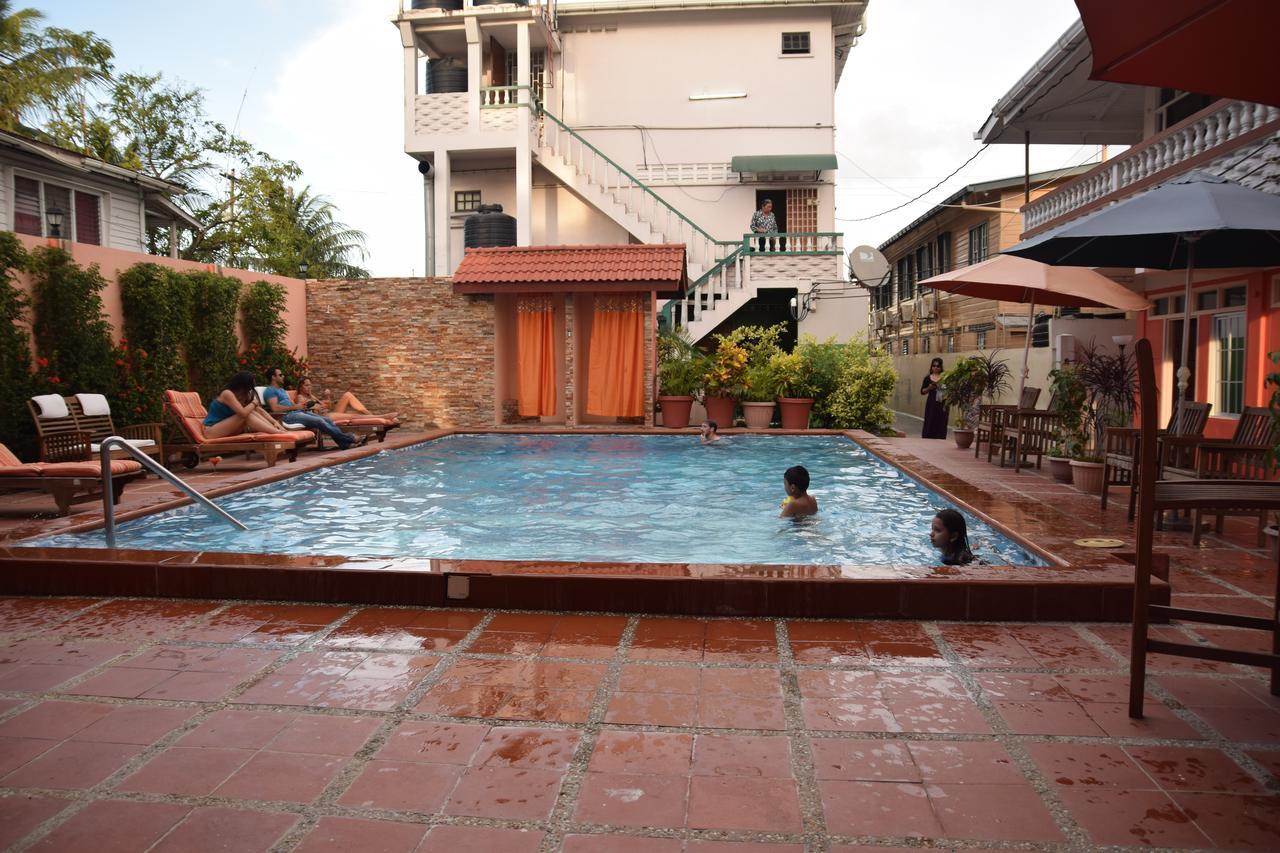 Windjammer International Cuisine & Comfort Inn Georgetown Exteriör bild