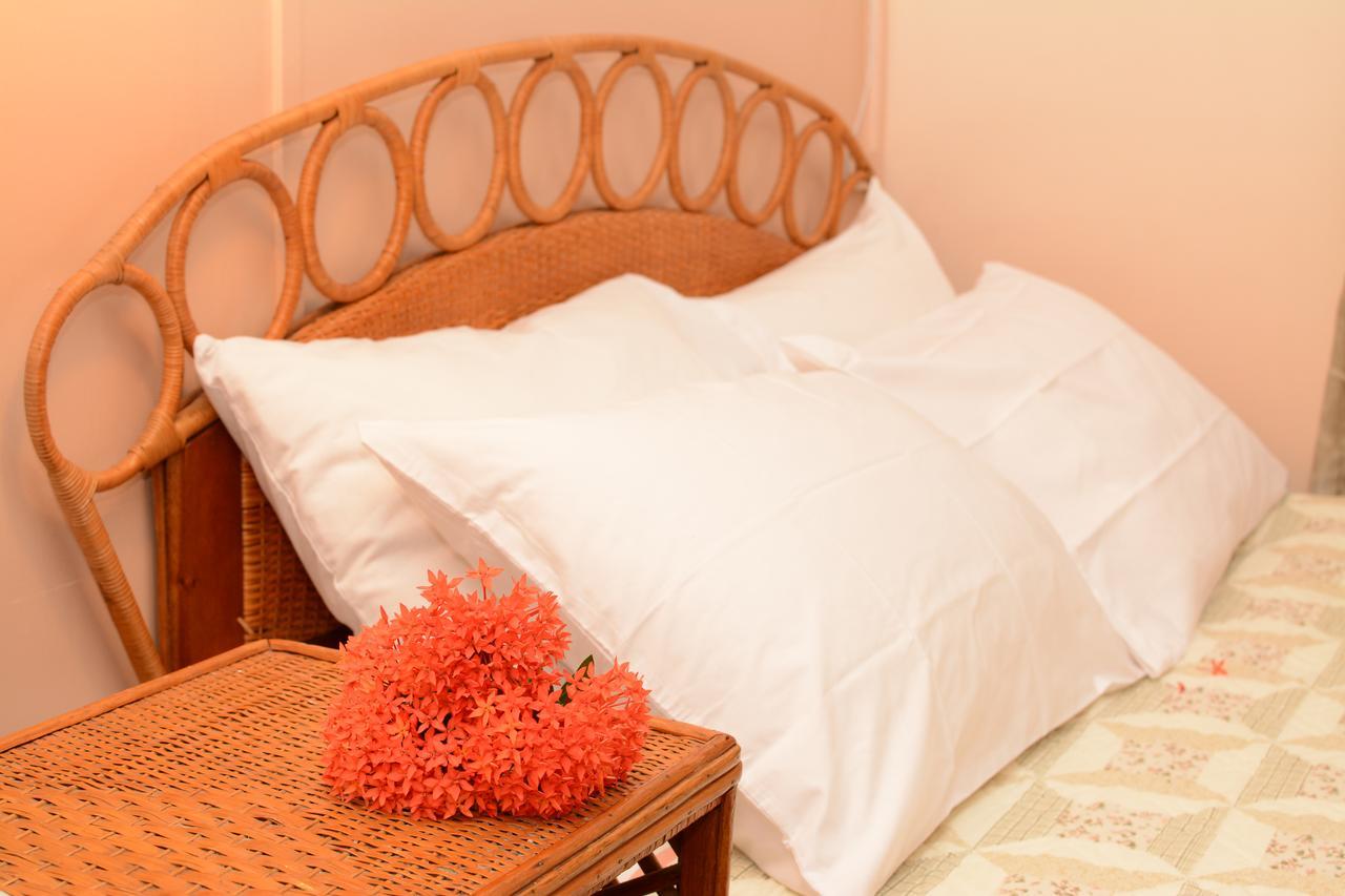 Windjammer International Cuisine & Comfort Inn Georgetown Exteriör bild