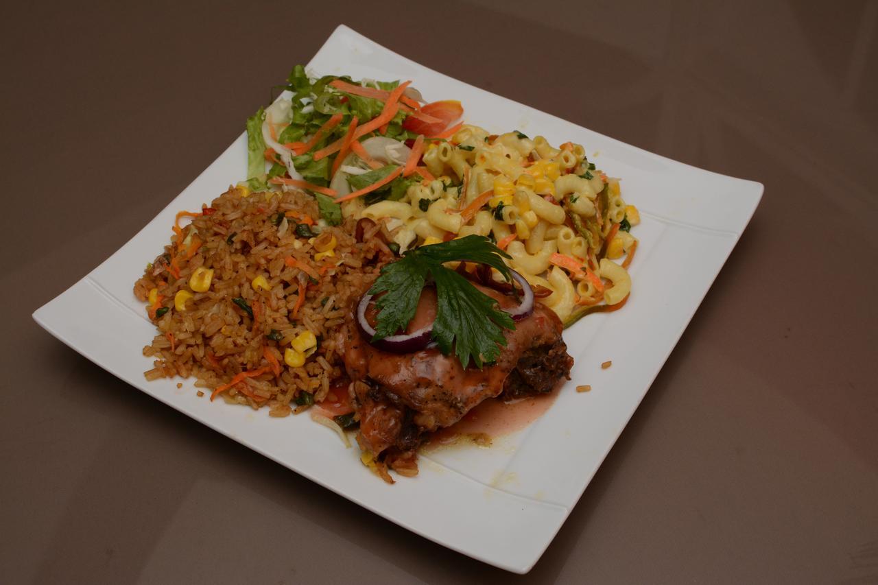 Windjammer International Cuisine & Comfort Inn Georgetown Exteriör bild