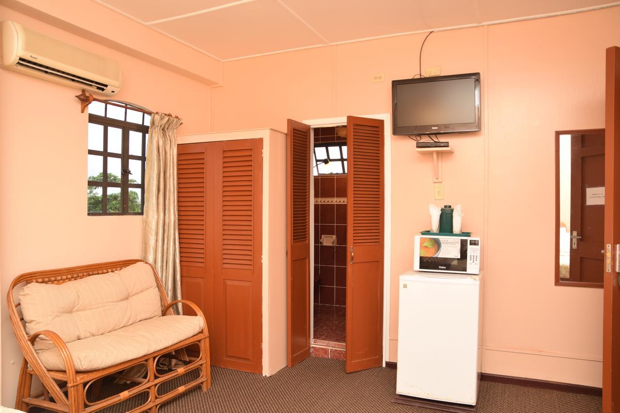 Windjammer International Cuisine & Comfort Inn Georgetown Exteriör bild