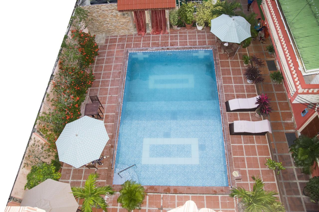 Windjammer International Cuisine & Comfort Inn Georgetown Exteriör bild