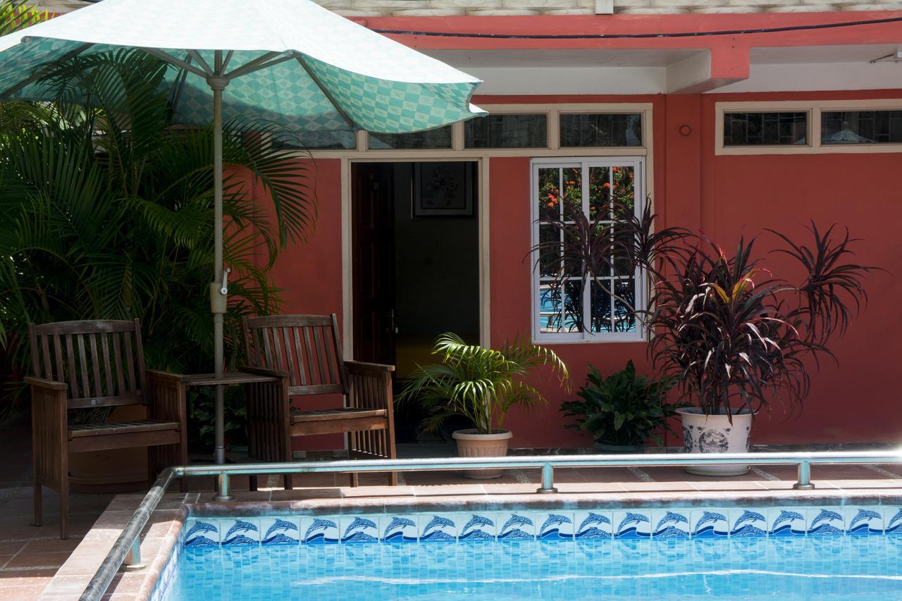 Windjammer International Cuisine & Comfort Inn Georgetown Exteriör bild