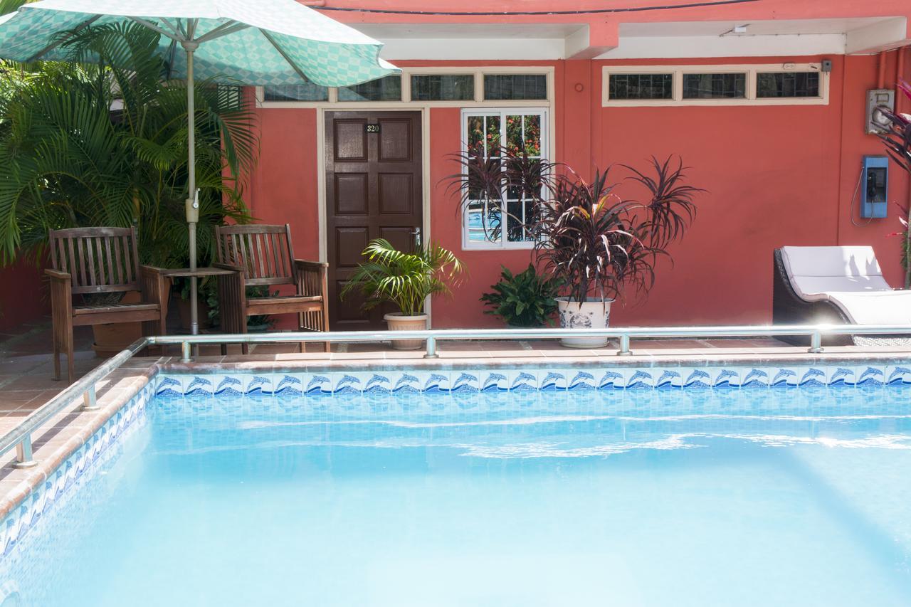 Windjammer International Cuisine & Comfort Inn Georgetown Exteriör bild