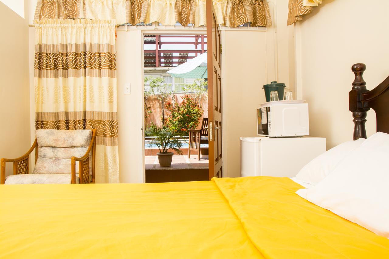 Windjammer International Cuisine & Comfort Inn Georgetown Exteriör bild