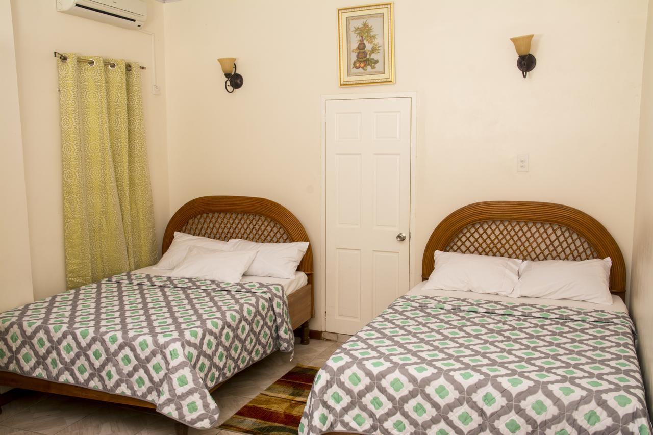 Windjammer International Cuisine & Comfort Inn Georgetown Exteriör bild