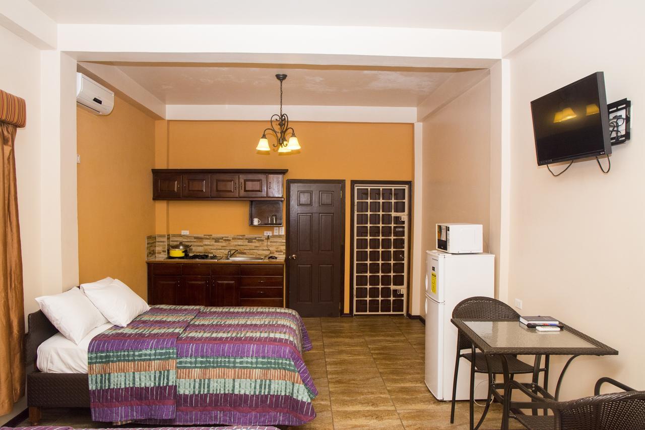 Windjammer International Cuisine & Comfort Inn Georgetown Exteriör bild