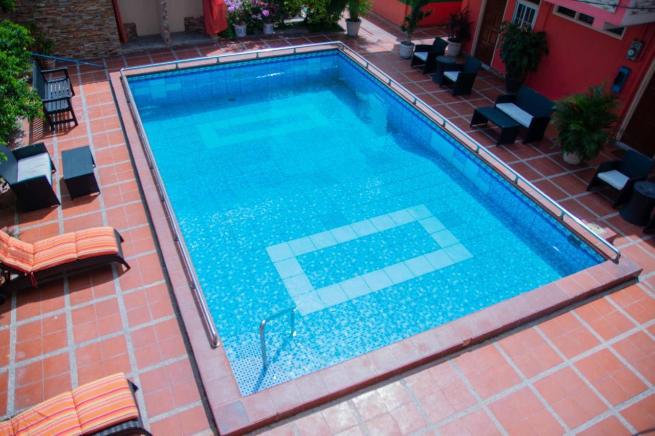 Windjammer International Cuisine & Comfort Inn Georgetown Exteriör bild